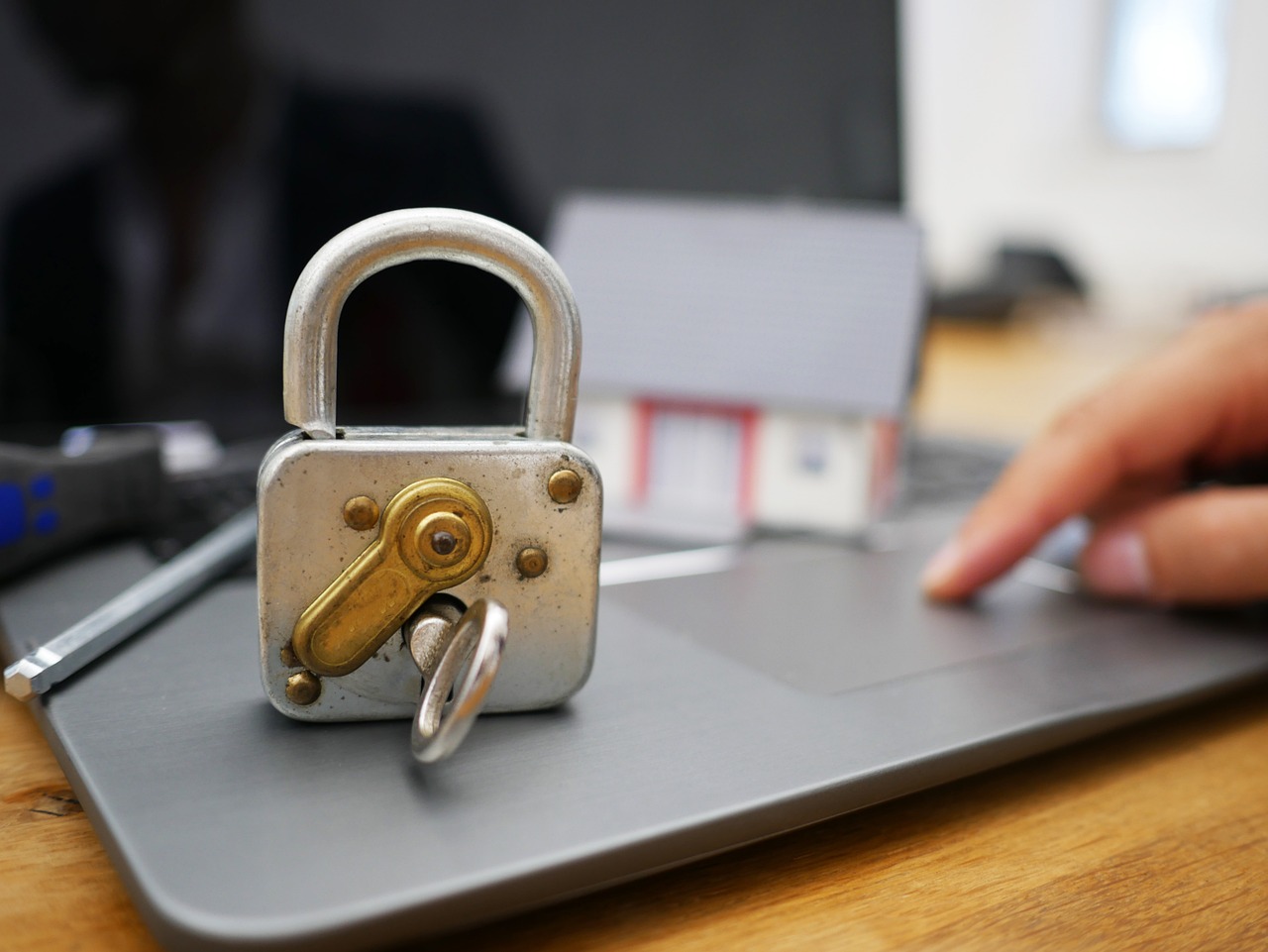 微信新老号买卖：装象平台代理